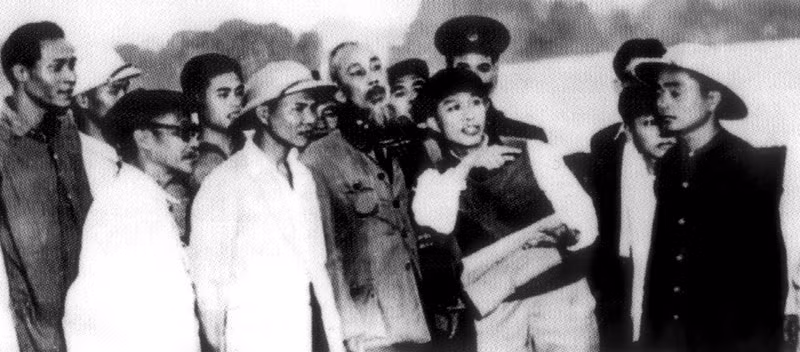 Le Président Hô Chi Minh a visité plusieurs fois Quang Ninh. Et l'un de ses souhaits était de transformer Tuân Châu en "perles"... 
