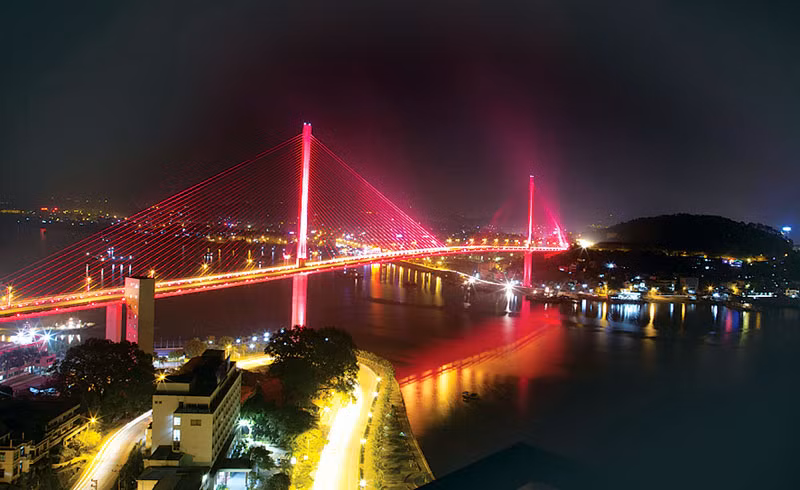 ...et aujourd’hui le pont Bai Chay.