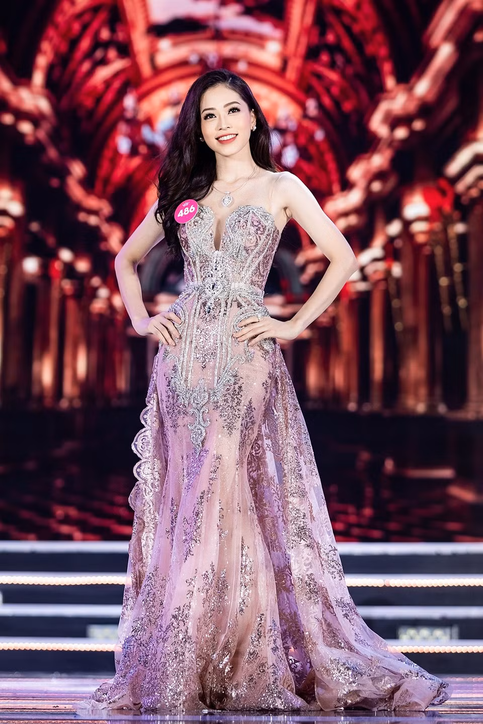  La première dauphine Bui Phuong Nga. 