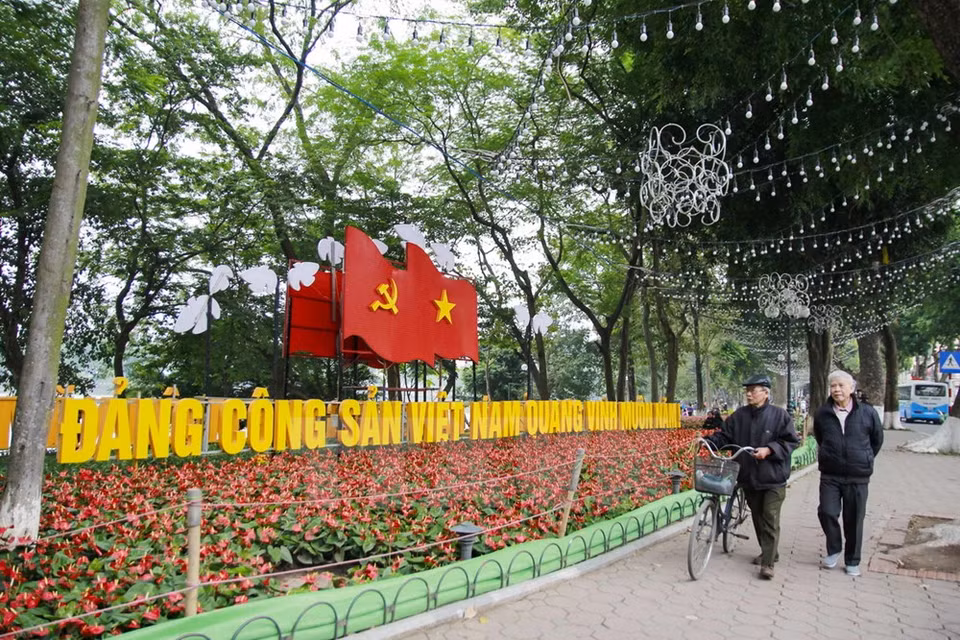 Autour du lac de Hoan Kiem. 