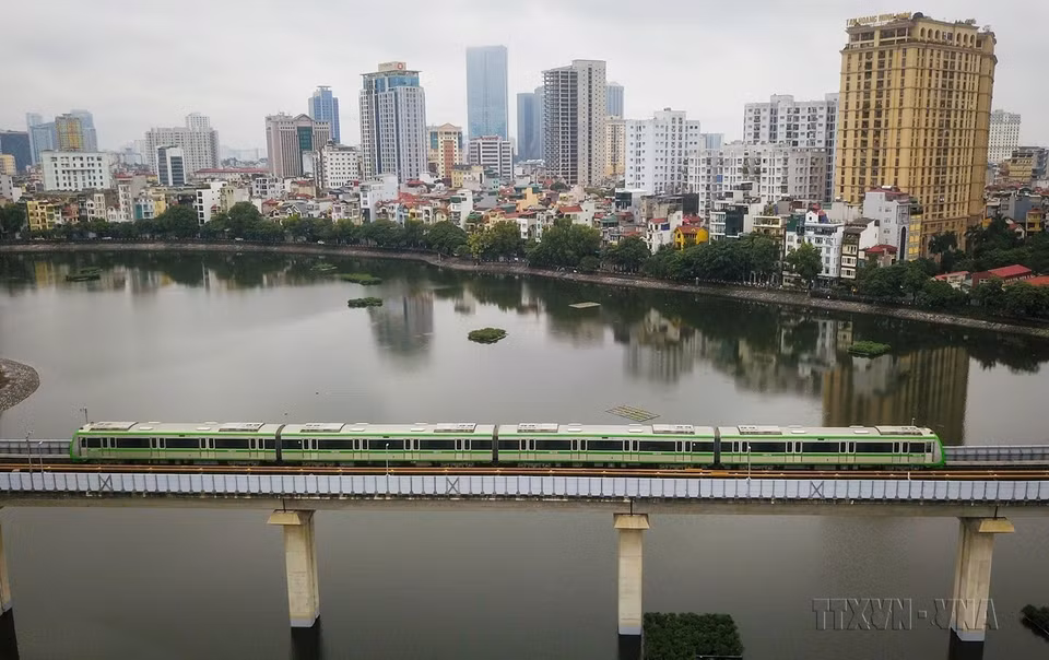 La ligne de métro Cat Linh - Ha Dong à Hanoï, d'une longueur de 13,5 km, a été mise en service le 6 novembre 2021. Photo: VNA