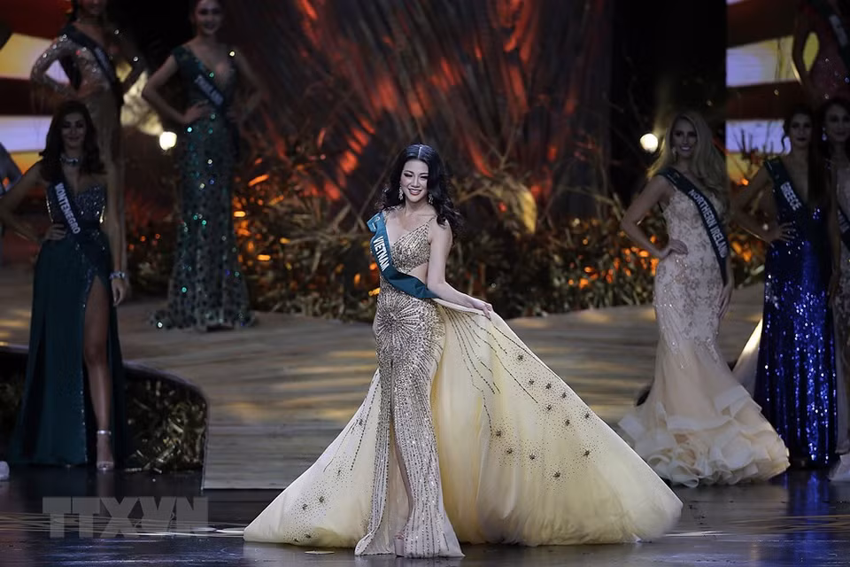  Née en 1994 dans la province de Bên Tre (Sud), Nguyên Phuong Khanh est la première Vietnamienne à remporter ce titre. 