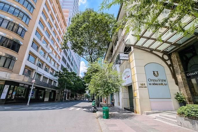 La rue piétonne Nguyen Hue a été temporairement fermée pour empêcher la propagation du COVID-19. Photo: VNA