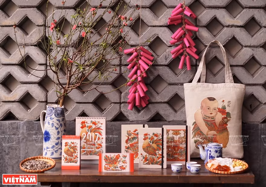 Les motifs des estampes de Dong Ho apparaissent aussi sur des produits de grande consommation. Photo : VNA 