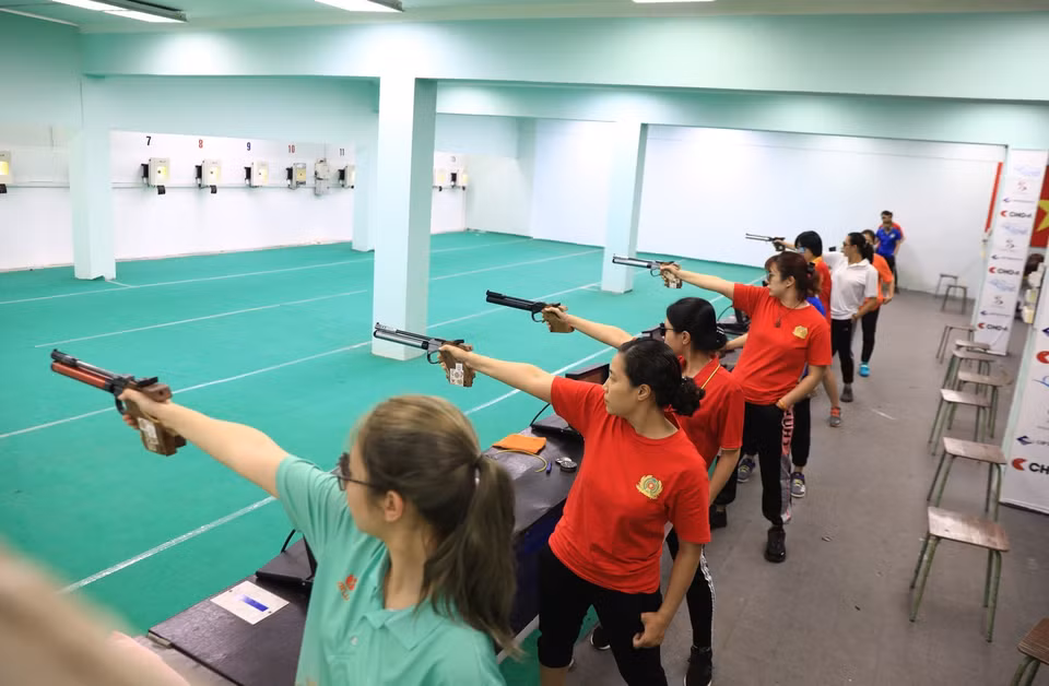 Tir au pistolet à air comprimé à 10m.