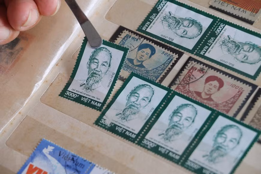 Timbres à l'effigie de l'Oncle Hô.