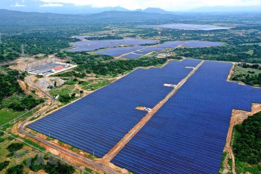 La centrale solaire de Phuoc Thai 1 dans la province de Binh Dinh (Centre) vient d'être mise en service. Photo: VNA