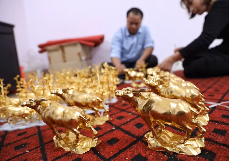 Des buffles revêtus d’or. Photo: VNA