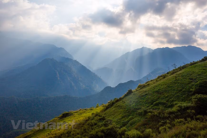 Riche d’une grande biodiversité, le site est remarquable par les paysages aussi magnifiques que majestueux qui doivent combler les randonneurs et amateurs de photographie. (Photo Vietnam +) 