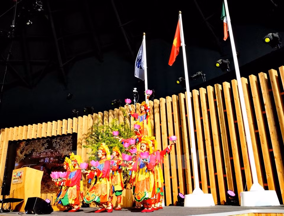 Un spectacle plein de couleurs a été organisé. 