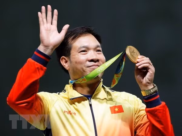 En remportant l'épreuve de pistolet à 10 mètres aux Jeux olympiques d'été de 2016 à Rio de Janeiro, Hoang Xuan Vinh devient le premier Vietnamien champion olympique. Photo : VNA