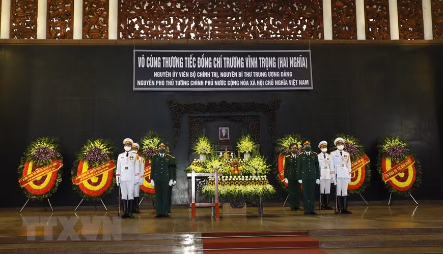 La cérémonie funéraire de M. Truong Vinh Trong, ancien membre du Bureau Politique, ancien vice-PM a eu lieu à la Maison funèbre nationale à Hanoï. Photo : VNA 