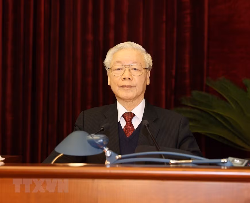 Le secrétaire général du Parti et président vietnamien Nguyen Phu Trong donne son discours de clôture lors du 15e Plénum du Comité central du Parti. Photo : VNA 