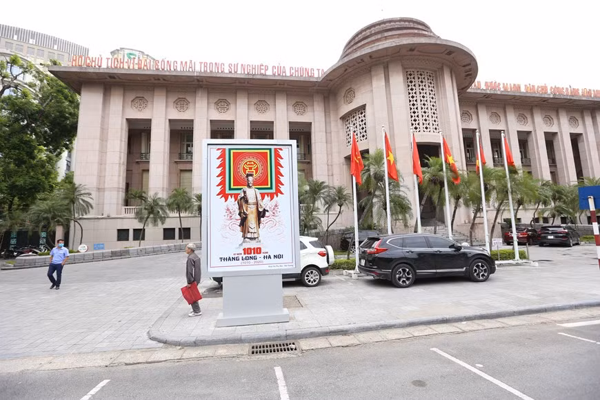 Avant du siège de la Banque d'État du Vietnam. Photo: VNA