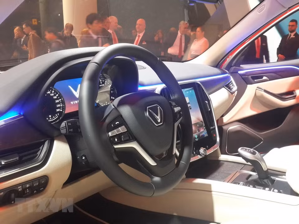 À l'intérieur de la berline Lux A2.0 de Vinfast. 