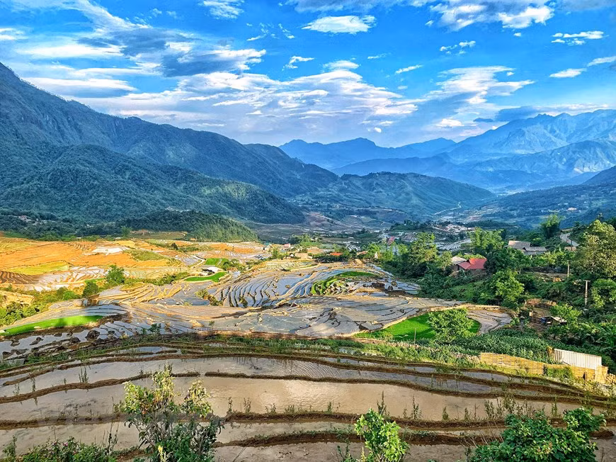 Le paysage des terrasses est essentiellement puissant. Il est également plus grandiose car il est placé à l'arrière-plan des nuages blancs, du ciel bleu, des jungles épaisses. Photo: Vietnam+
