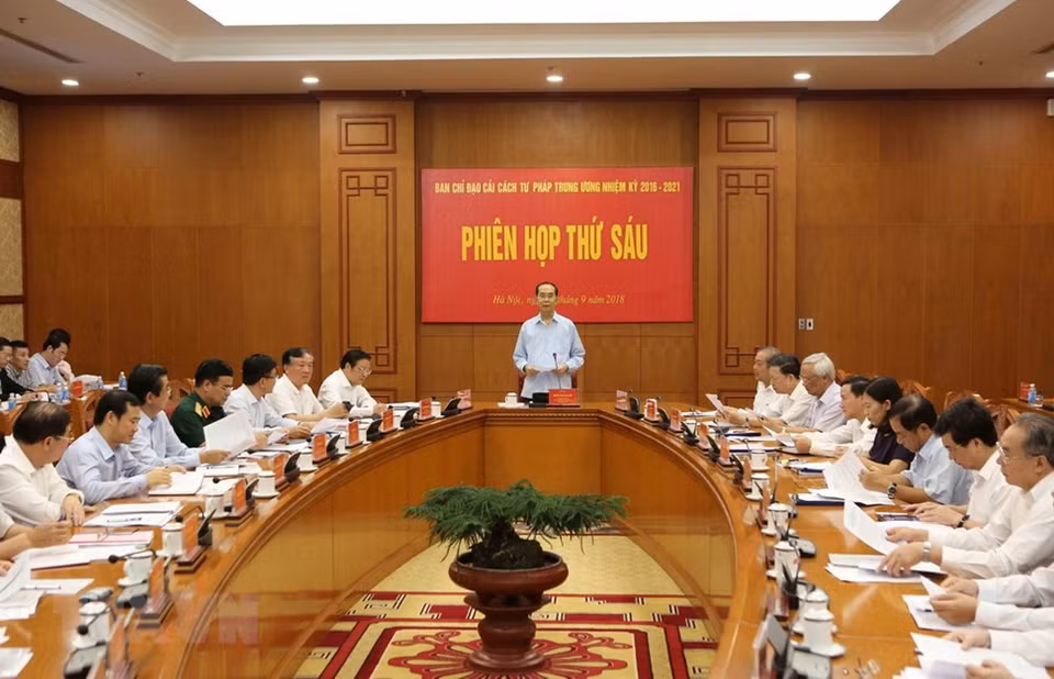 Le matin du 15 septembre, le président Tran Dai Quang préside la 6e réunion du Comité central de pilotage de la réforme judiciaire. 