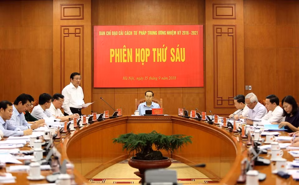 Le matin du 15 septembre, le président Tran Dai Quang préside la 6e réunion du Comité central de pilotage de la réforme judiciaire. 