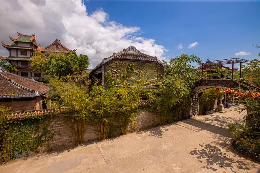 La pagode Thien Hung est conçue avec un grand espace.