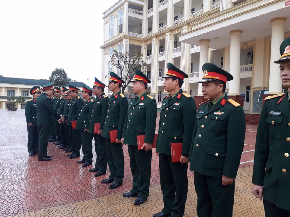 Au centre de l'éducation permanente relevant de l'École militaire du Commandement de la capitale Hanoï. 