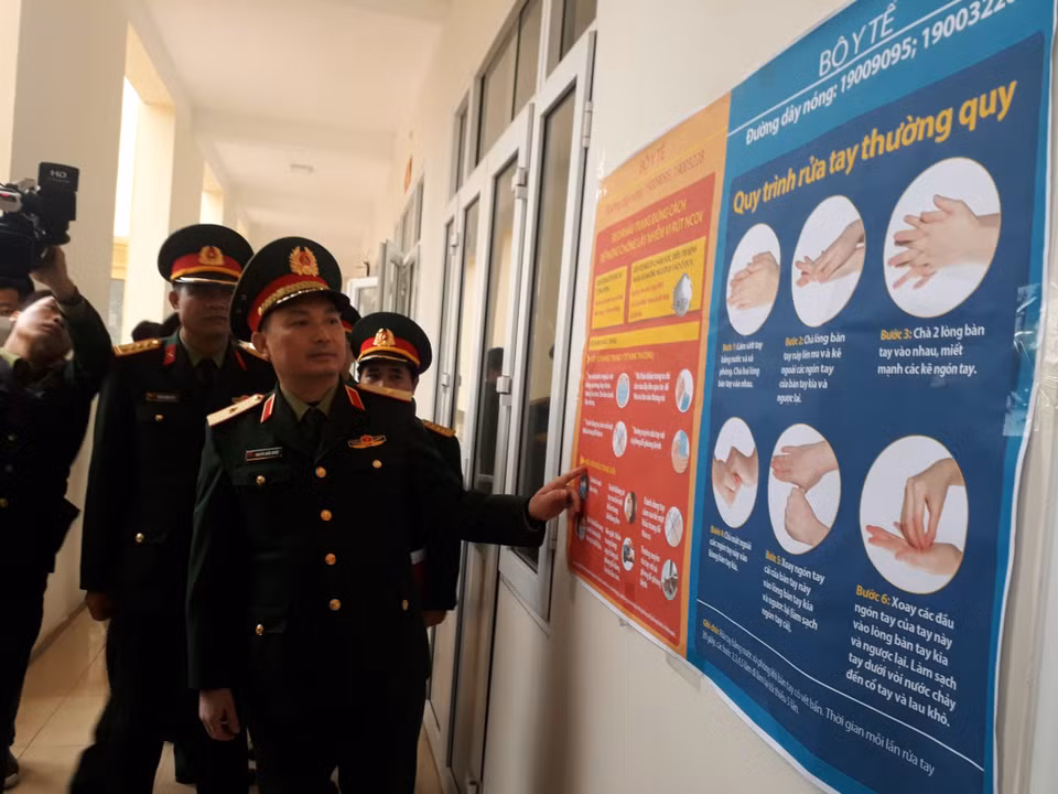 Au centre de l'éducation permanente relevant de l'École militaire du Commandement de la capitale Hanoï.