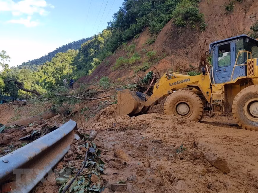 Le glissement de terrain dans la commune de Tra Van, district de Nam Tra My. 