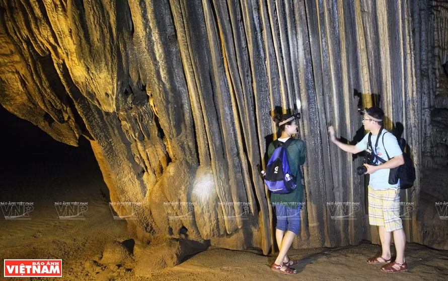 De grandioses stalagmites. Photo : Tât Son 