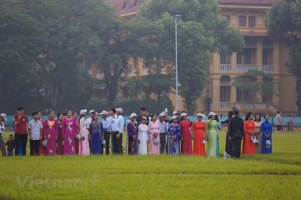 La Patrie et le peuple vietnamiens garderont de lui l’image d’un communiste exemplaire, intime, loyal, ainsi qu’un ardent révolutionnaire, dévoué à la cause révolutionnaire du Parti et du peuple vietnamiens. Photo: VNA