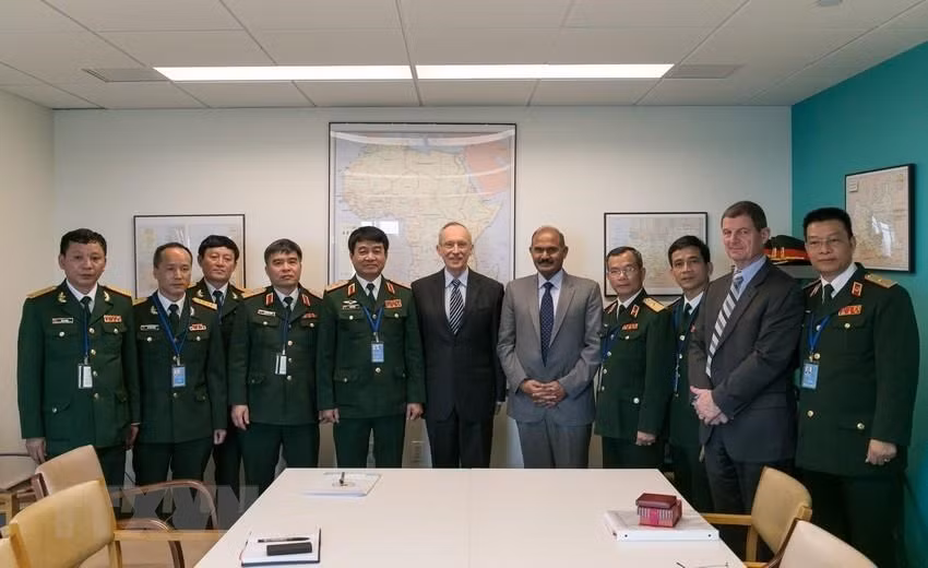  Une haute délégation militaire du Vietnam a effectué une visite de travail du 14 au 16 octobre 2014 à l’ONU à New York (Etats-Unis). Photo : VNA