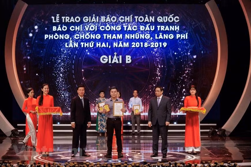 Vo Manh Hung, correspondant du journal en ligne Vietnamplus de VNA remporte le prix B. Photo: VNA 