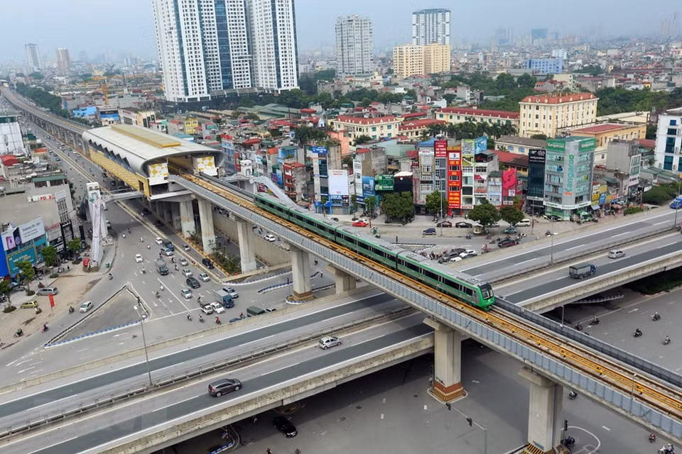 Au carrefour Khuat Duy Tien-Nguyen Trai-Nguyen Xien. 