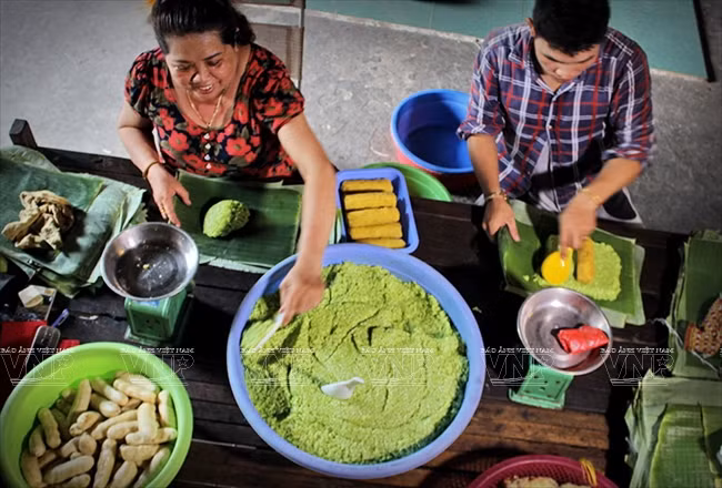 Préparation du Bánh Tét. 