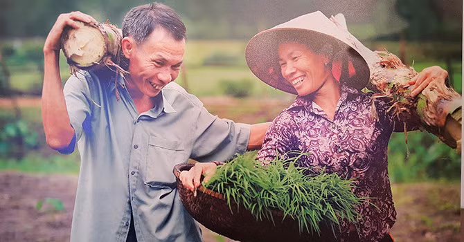 L’œuvre intitulée «Le partage du travail» du Hanoïen Nguyen Huu Thong a reçu le premier prix. 