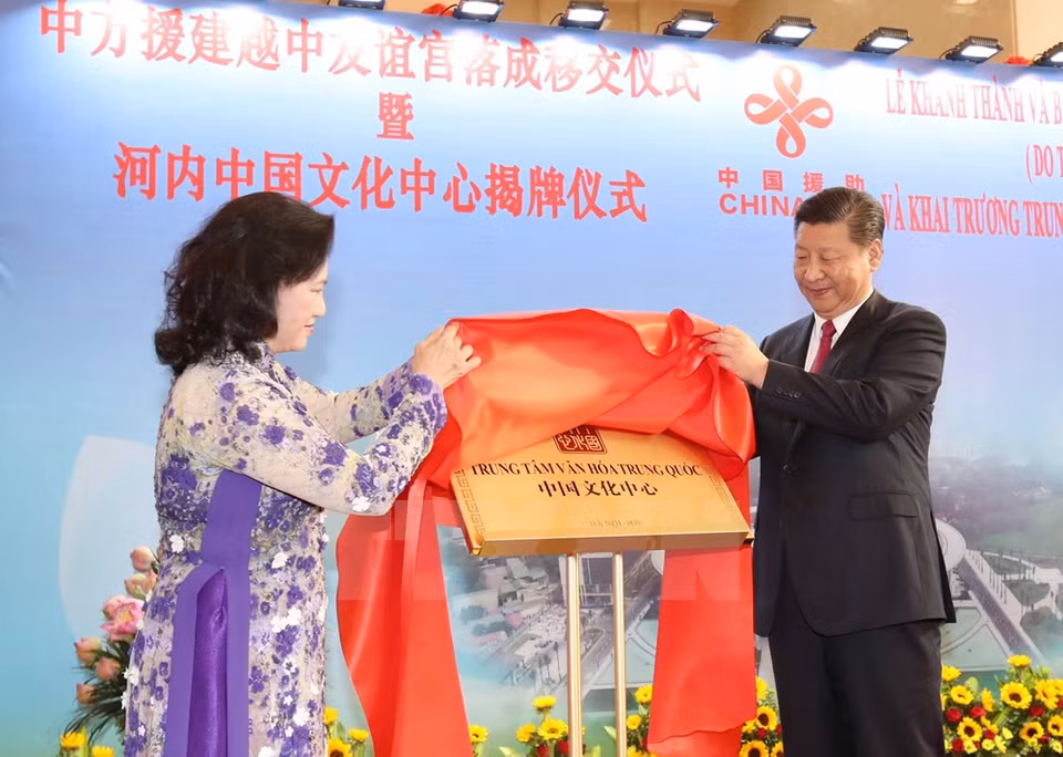 A cette occasion, les dirigeants vietnamiens et chinois ont également inauguré le Centre culturel chinois à Hanoï.