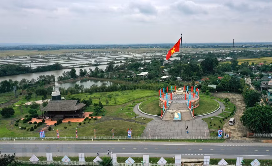  L’ensemble des sites de deux rives Hien Luong-Ben Hai a été reconnu un vestige historique national en 1986 par le ministère de la Culture, des Sports et du Tourisme et un un vestige historique national spécial en 2013 par le Premier ministre.