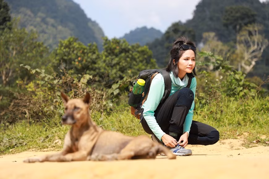 Elle a figuré dans le top 5 de Miss Univers 2018, lors de la finale de ce concours de beauté, tenue le matin du 17 décembre à Bangkok, en Thaïlande. C’est la meilleure performance d’une représentante vietnamienne à ce concours international annuel de beauté. Auparavant, le costume national baptisé «Banh mi» ou «sandwich vietnamien», porté par H’Hen Nie, la représentante vietnamienne à Miss Univers 2018, avait été sélectionné parmi les 15 plus belles tenues par Global Beautie. Dans sa vie quotidienne, H hen Niê, originaire de la province de Dak Lak sur les Hauts Plateaux du Centre (Tay Nguyen), adore les défis sportifs. Photo : Hai An/Vietnam+ 