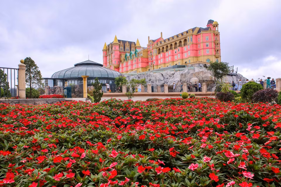 Un immense jardin de fleurs à Sun World Ba Na Hills. Photo : VNA