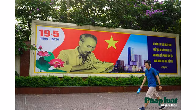 Grande affiche rue Trân Dang Ninh.