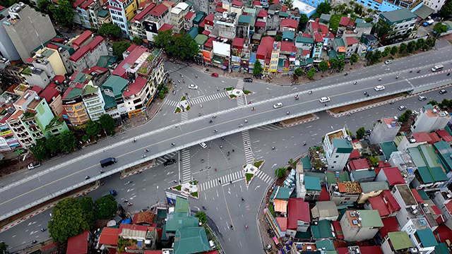 L’autopont reliant les rues Ô Dông Mac, Trân Khat Chân à celle de Nguyên Khoai, 9e autopont de la capitale a été ouvert à la circulation en décembre 2016. Il fait 232 m de long, 12 m de large, avec 2 voies pour les voitures et 2 voies mixtes, d’un coût total de près de 166 milliards de dôngs. Il s'agit de l'un des ouvrages stratégiques pour réduire les embouteillages.