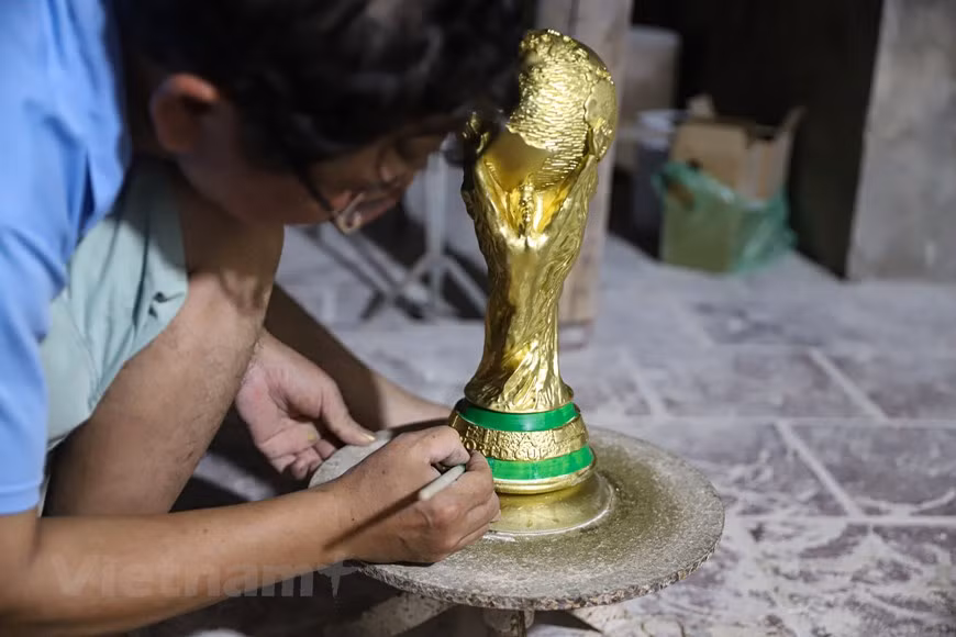 Chaque trophée se vend de 100.000 à 150.000 dongs, selon la taille. 