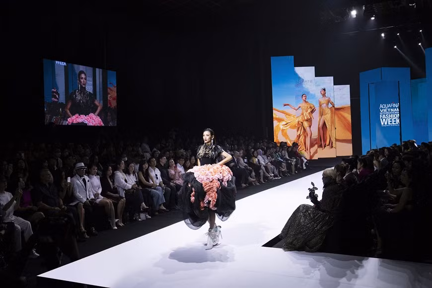 C’était la première fois que la styliste Tuyet Le participait à la Semaine de la mode internationale printemps-été. 