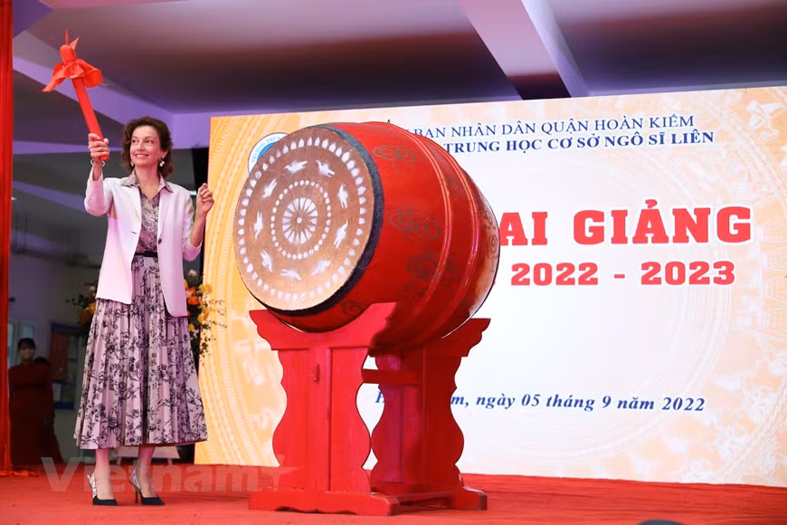 Au cours de l'année scolaire 2022-2023, le collège Ngô Si Liên compte 53 classes, plus de 120 enseignants et cadres, et plus de 2.000 élèves. En 2020, le collège Ngô Si Liên a célébré son centenaire. À cette occasion, il s’est vu décerner, par la vice-présidente de la République, Dang Thi Ngoc Thinh, l’Ordre de l’Indépendance de 2e classe. Depuis sa naissance, le collège Ngô Si Liên à Hanoï a toujours été le symbole du slogan "Enseigner bien et Étudier bien". Situé au 27-29, rue Hàm Long, dans l’arrondissement de Hoàn Kiêm, à Hanoï, le collège Ngô Si Liên est l'une des rares écoles centaines dans la capitale. 