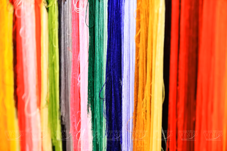 On utilise des fils ordinaires pour la broderie sur les feuilles de Bodhi. 