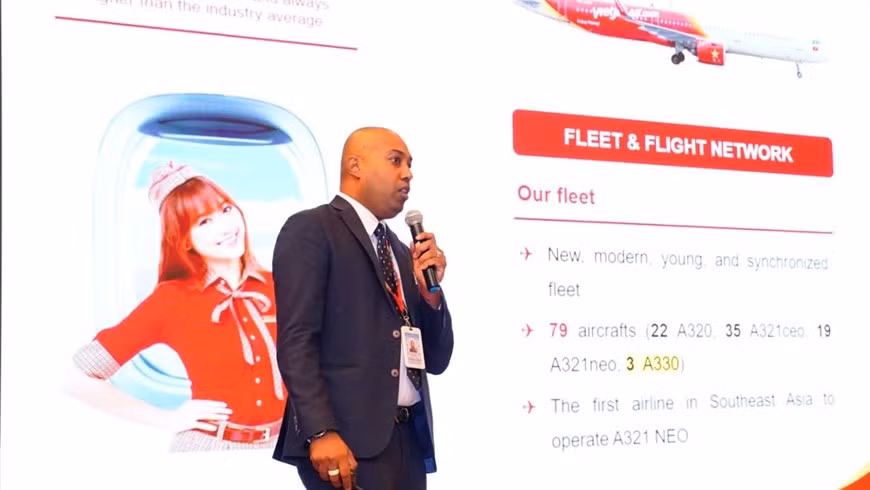Selon Jay Lingeswara, directeur des affaires commerciales de Vietjet Air, cette compagnie comptera le plus grand nombre de lignes reliant le Vietnam et l'Inde, avec 17 à partir de septembre prochain. Les passagers des 5 plus grandes villes de l'Inde peuvent prendre des vols directs vers Da Nang. Ensuite, cette ville offre par ailleurs aux touristes un accès facile au sanctuaire de My Son et à l’ancienne cité de Hôi An, classés patrimoines culturels mondiaux par l’Organisation des Nations unies pour la culture, la science et l’éducation (UNESCO), le complexe de monuments de l’ancienne cité impériale de Hue, la grotte de Son Doong. Grâce au vaste réseau des lignes aériennes de Vietjet au Vietnam et en Asie-Pacifique, les voyageurs peuvent facilement prendre des vols directs de Vietnam à destination d'autres villes asiatiques… Photo : VietnamPlus 