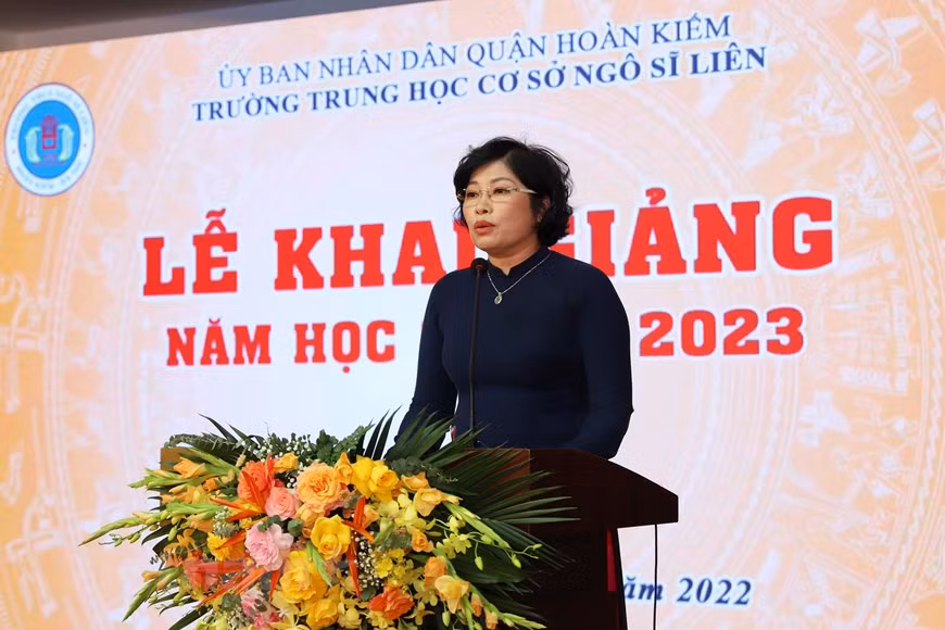 Ces succès sont le fruit du programme de perfectionnement des capacités en langues étrangères en faveur des élèves et des enseignants, en coopération avec des établissements à Singapour, au Japon, au Canada, notamment dans le développement de classes bilingues. "Il s’agit vraiment d’une grande fierté et d'un grand bonheur pour le collège, pour ses quelque 130 fonctionnaires et enseignants, ainsi que pour ses plus de 2.500 élèves. C'est la réussite non seulement des enseignants et des élèves d’aujourd'hui, mais aussi des efforts inlassables de nombreuses générations tout au long des 100 ans d'histoire du collège", a déclaré la proviseure du collège, Pham Thu Hà. 