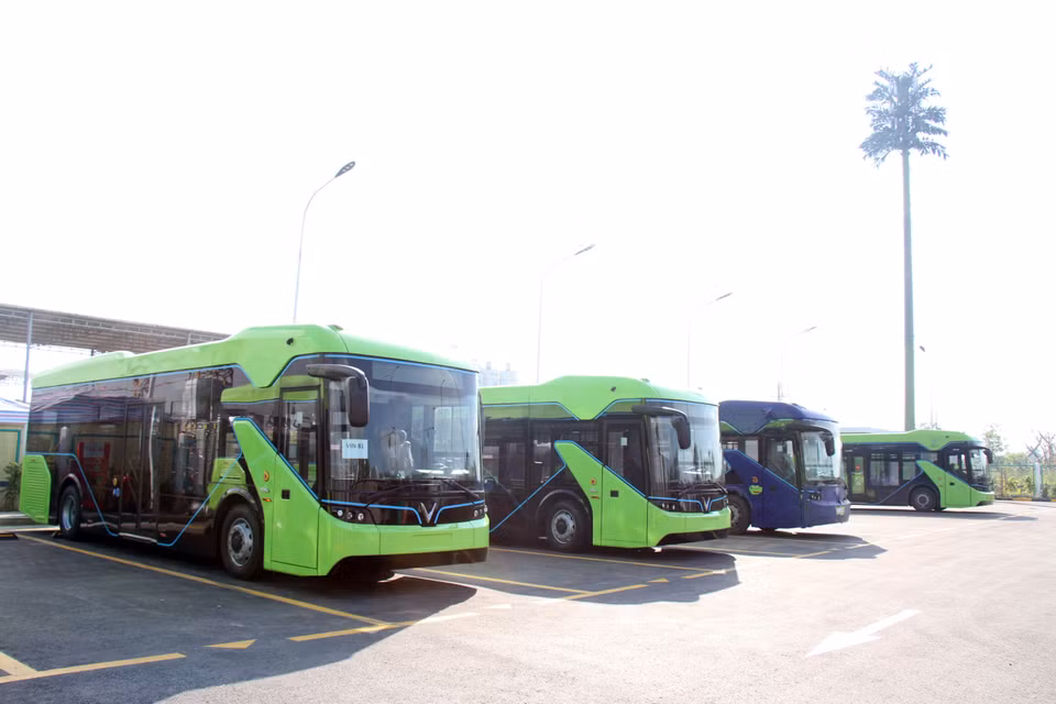 Zone de stationnement et de recharge d'énergie dans le quartier résidentiel de Vinhome Grand Park (ville de Thu Duc). 