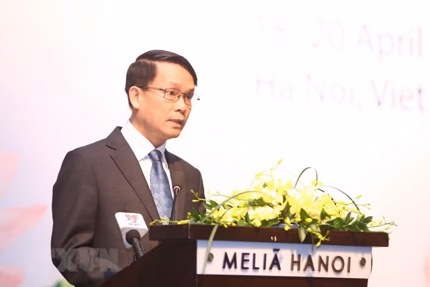 Le directeur général de la VNA Nguyen Duc Loi prend la parole à la cérémonie d'ouverture de la 44e réunion du Comité exécutif de l'OANA. Photo: VNA 