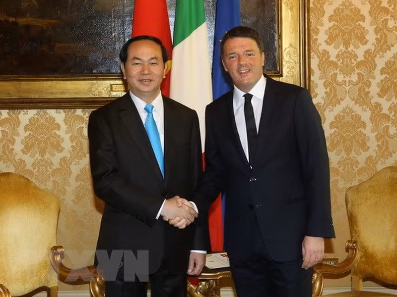  Le président Tran Dai Quang (gauche) a rencontré le Premier ministre italien Matteo Renzi, le 23 novembre 2017 à Rome. 