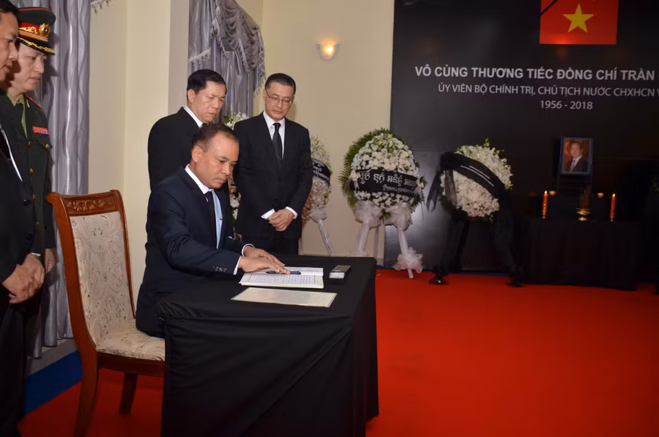 Les ambassadeurs du Laos... 