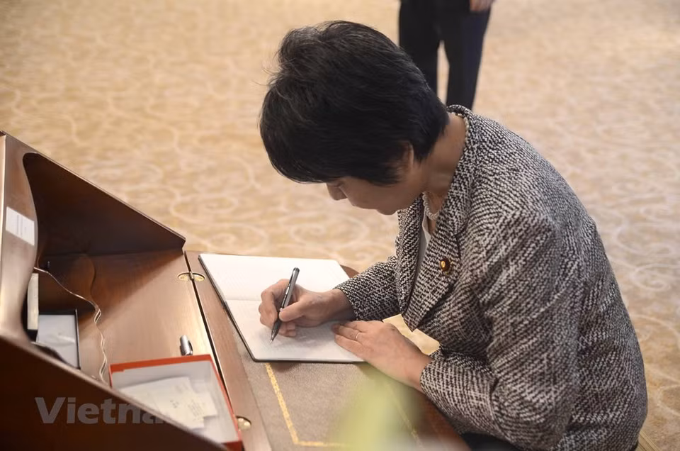 ...la ministre japonaise de la Justice, Yoko Kamikawa...
